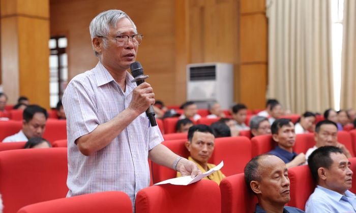  Cử tri Đặng Văn Nhàn, thôn Phương Lạn 2 (xã Lục Nam) phát biểu. 