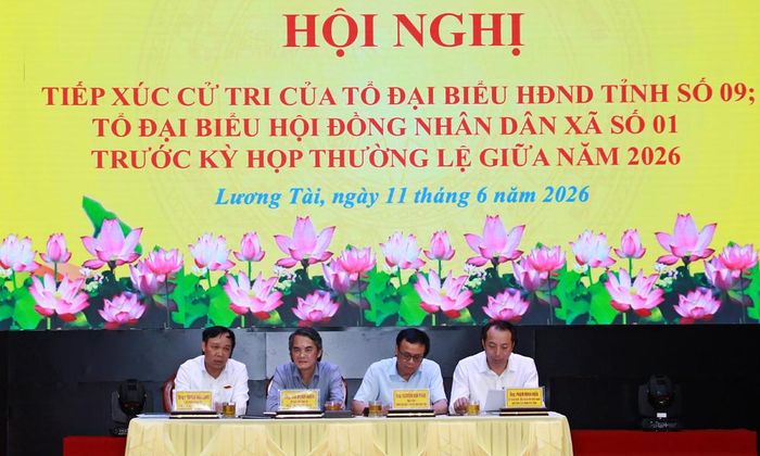 Đại biểu HĐND tỉnh tổ số 9 tại hội nghị tiếp xúc cử tri xã Lương Tài.