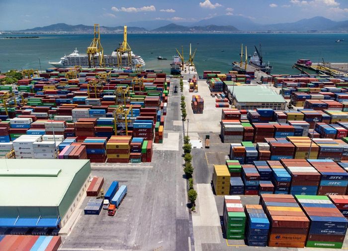 Bãi hàng container Cảng Tiên Sa. Ảnh: THÀNH LÂN