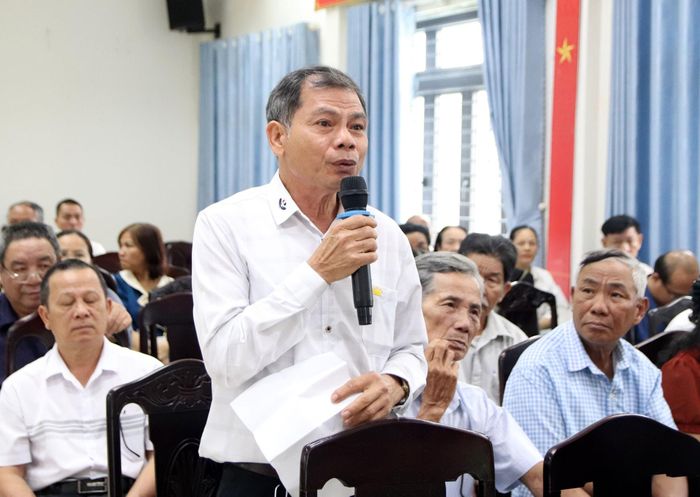 Cử tri phường Hải Vân phát biểu tại hội nghị. Ảnh: TRỌNG HUY