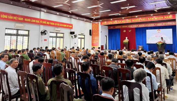 Đông đảo người dân tham gia diễn đàn. Ảnh: KHÁNH LINH