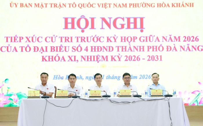 Tổ đại biểu số 4 tiếp xúc cử tri phường Hòa Khánh. Ảnh: TRỌNG HUY