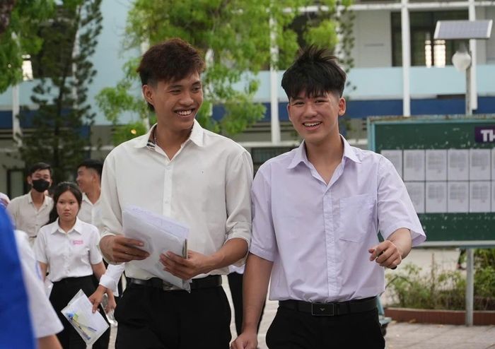 Thí sinh tại điểm thi Trường THCS Lý Tự Trọng (phường Tam Kỳ). Ảnh: HỒ QUÂN