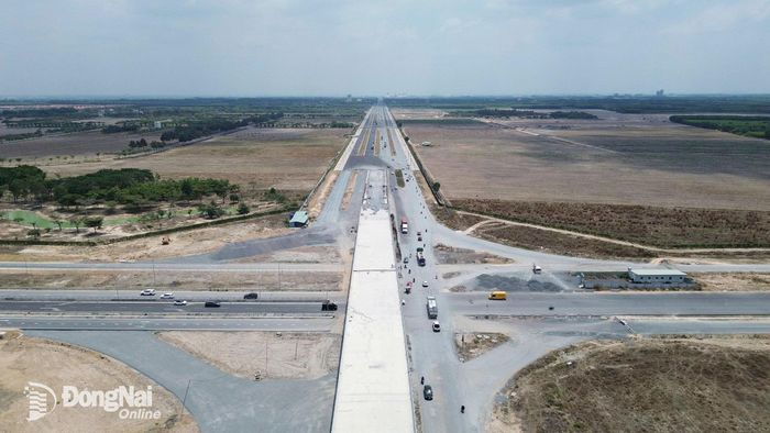 UBND thành phố Đồng Nai mới có chỉ đạo đảm bảo nguồn vật liệu xây dựng cho các công trình, dự án. Trong ảnh: Một dự án trọng điểm giao thông đang thi công. Ảnh: CTV
