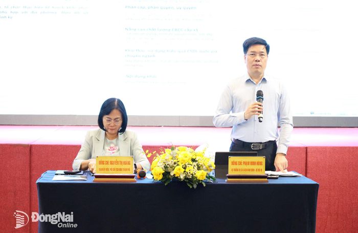 Ông Phạm Minh Hùng, Vụ trưởng Cải cách hành chính, Bộ Nội vụ phát biểu tại hội nghị. Ảnh: Hồ Thảo
