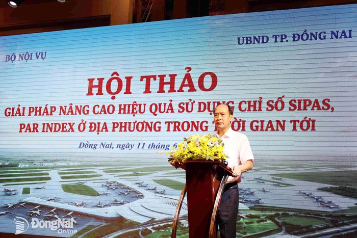 Thứ trưởng Bộ Nội vụ Nguyễn Văn Hồi phát biểu tại hội nghị. Ảnh: Hồ Thảo