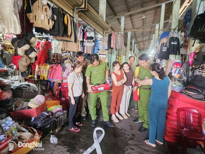Cảnh sát PCCC và CNCH kiểm tra phương tiện chữa cháy tại chỗ