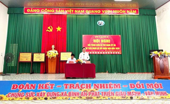 Bí thư Đảng ủy, Chủ tịch HĐND xã Bình An Huỳnh Phước Sang phát biểu tại hội nghị. Ảnh: ĐVCC