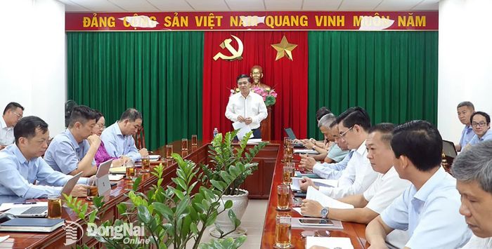 Thành ủy viên, Phó Chủ tịch UBND thành phố Hồ Văn Hà phát biểu tại buổi làm việc. Ảnh: Phạm Tùng