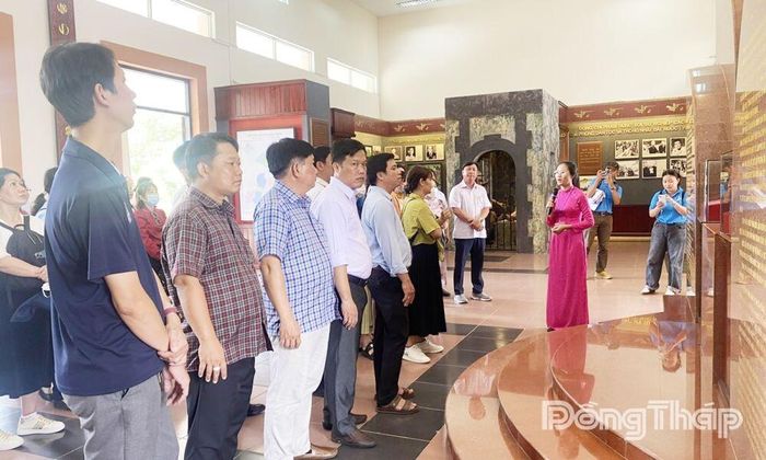 Nhiều đoàn cán bộ tổ chức về nguồn, thắp hương tại Khu tưởng niệm Chủ tịch Hội đồng Bộ trưởng Phạm Hùng.