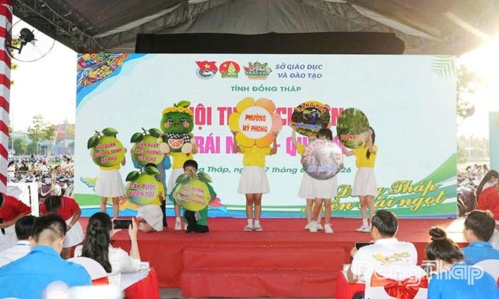 Một tiết mục trong Hội thi kể chuyện “Trái ngọt quê em”.
