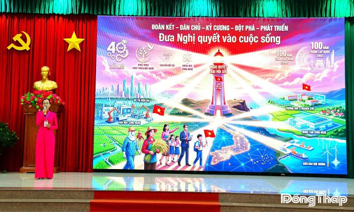 Thí sinh trình bày phần thi. 