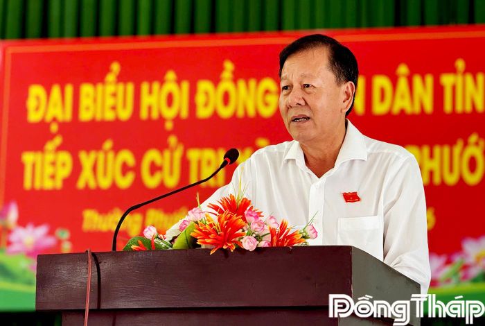 Đại biểu Phan Văn Hợp phát biểu ý kiến tại buổi tiếp xúc