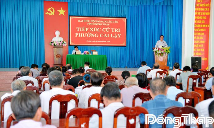 Quang cảnh tiếp xúc cử tri phường Cai Lậy.
