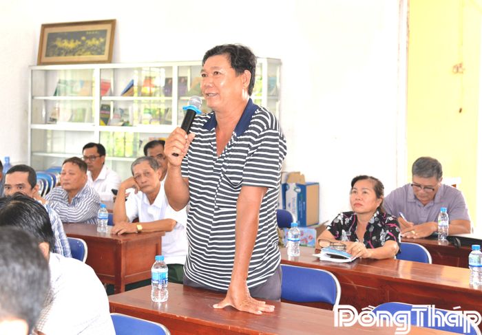 Cử tri phường Mỹ Phong phát biểu ý kiến tại buổi tiếp xúc