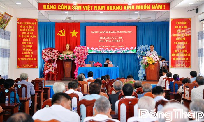 Quang cảnh tiếp xúc cử tri phường Nhị Quý