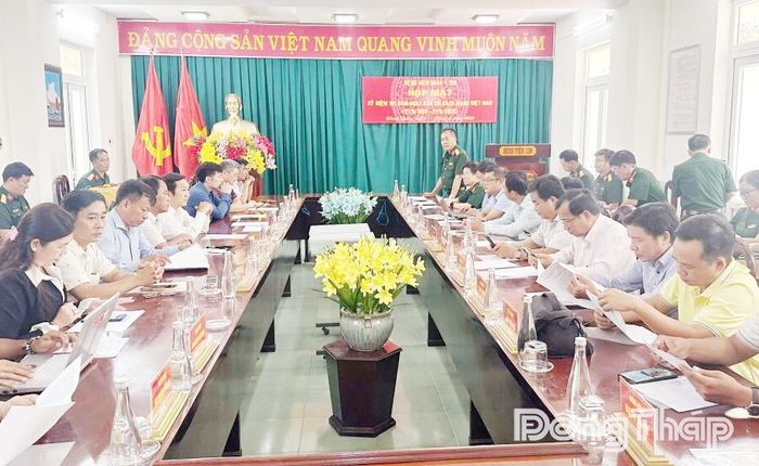Đại tá Nguyễn Trung Kiên thông tin tình hình hoạt động đơn vị.