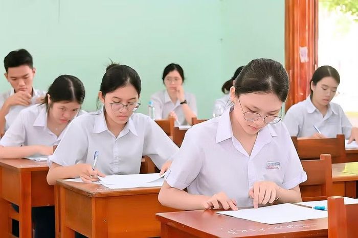  Ngữ văn là môn thi đầu tiên và cũng là môn tự luận duy nhất của kỳ thi tốt nghiệp THPT 2026. Ảnh: Đức Thụy 