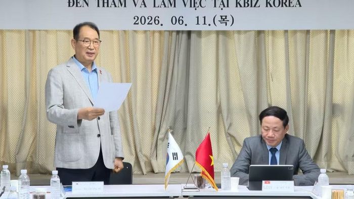Lãnh đạo Hiệp hội Doanh nghiệp vừa và nhỏ Hàn Quốc phát biểu chào mừng đoàn công tác tỉnh Gia Lai. Ảnh: Đức Hải
