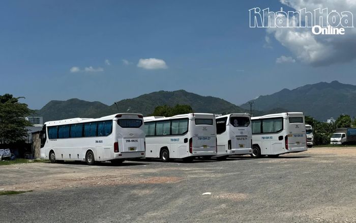 Bãi đậu xe 79 trên đường Thích Quảng Đức, phường Nam Nha Trang chưa áp dụng thu phí không dùng tiền mặt.
