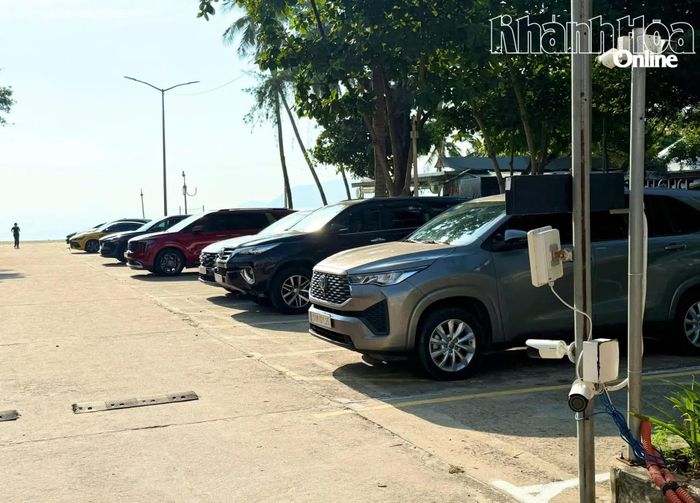 Bãi giữ xe số 8 (đường Trần Phú, phường Nha Trang) do Trung tâm Dịch vụ, sự nghiệp công phường Nha Trang quản lý đã áp dụng thu phí không dùng tiền mặt.