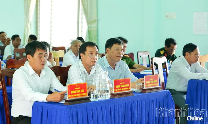 Các đại biểu tham dự buổi tiếp xúc.