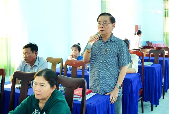 Cử tri xã Lâm Sơn kiến nghị tại buổi tiếp xúc.