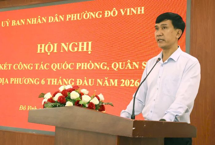 Ông Phạm Thanh Hưng - Bí thư Đảng ủy, Chủ tịch HĐND phường phát biểu tại hội nghị