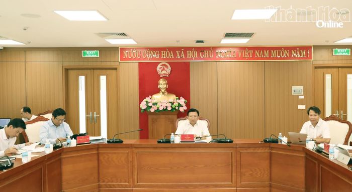 Quang cảnh cuộc họp.