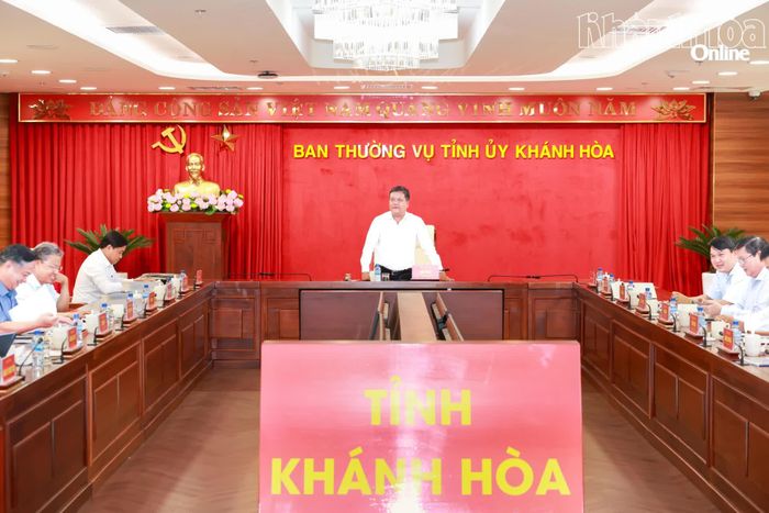 Bí thư Tỉnh ủy Trần Phong phát biểu tại hội nghị.