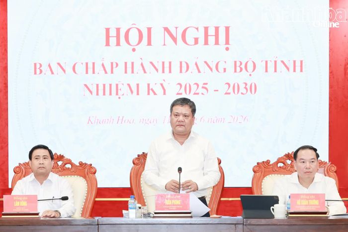 Bí thư Tỉnh ủy Trần Phong phát biểu tại hội nghị