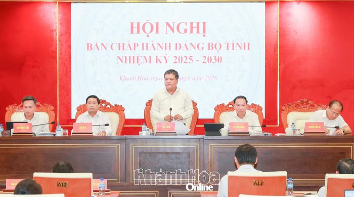 Thường trực Tỉnh ủy chủ trì hội nghị.