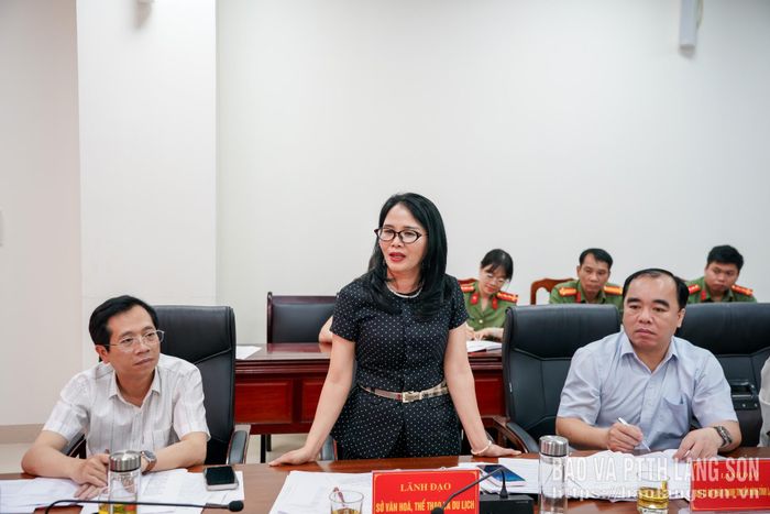 Lãnh đạo Sở Văn hóa, Thể thao và Du lịch phát biểu tại cuộc họp