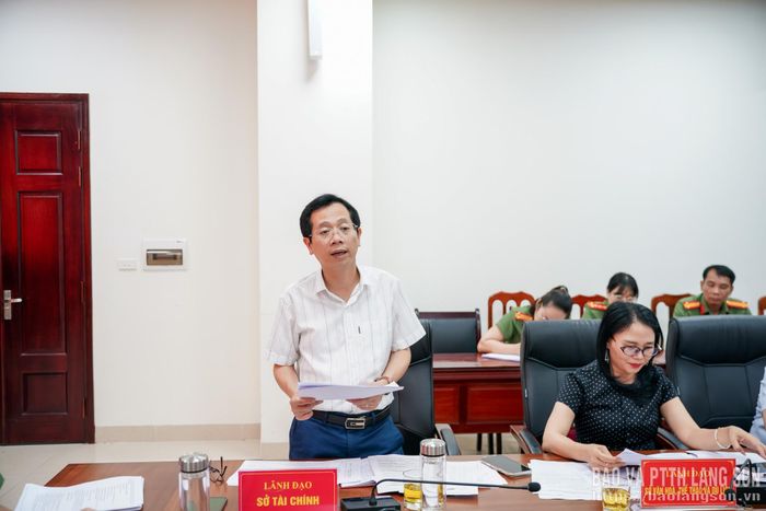 Lãnh đạo Sở Tài chính phát biểu tại cuộc họp