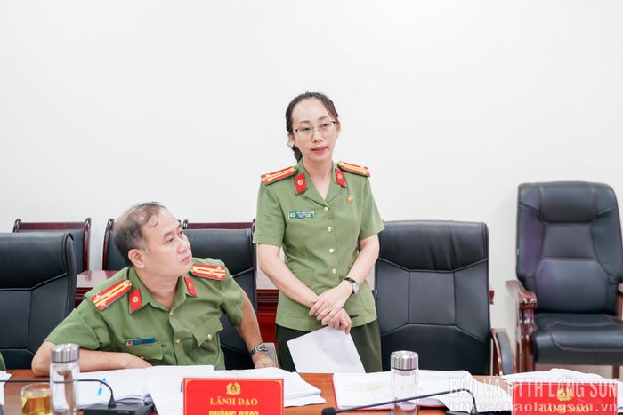 Lãnh đạo phòng Tham mưu Công An tỉnh phát biểu tại cuộc họp