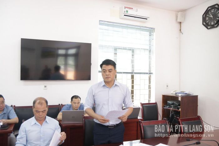 Lãnh đạo xã Tân Đoàn nêu ý kiến tại buổi kiểm tra