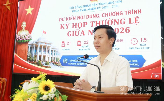 Đồng chí Nguyễn Hoàng Tùng, Ủy viên Ban Thường vụ Tỉnh ủy, Phó Chủ tịch Thường trực Ủy ban MTTQ Việt Nam tỉnh, Đại biểu Quốc hội khóa XVI, đại biểu HĐND tỉnh khóa XVIII thông báo dự kiến nội dung chương trình kỳ họp thường lệ giữa năm 2026 của HĐND tỉnh