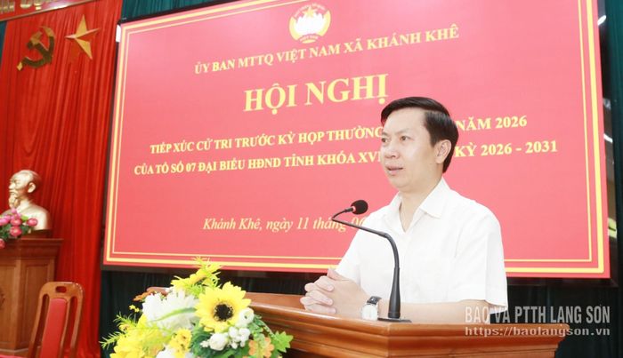 Đồng chí Nguyễn Hoàng Tùng, Ủy viên Ban Thường vụ Tỉnh ủy, Phó Chủ tịch Thường trực Ủy ban MTTQ Việt Nam tỉnh, Đại biểu Quốc hội khóa XVI, đại biểu HĐND tỉnh khóa XVIII phát biểu tại hội nghị