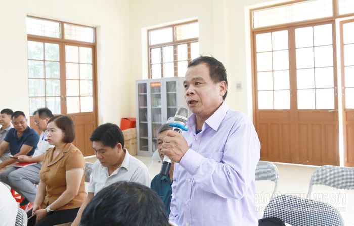 Cử tri thôn Trung Giáp, xã Khánh Khê nêu ý kiến tại hội nghị