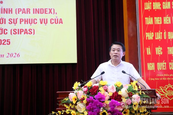 Lãnh đạo Sở Khoa học và Công nghệ phát biểu làm rõ kết quả chỉ số lĩnh vực xây dựng và phát triển chính quyền số tại hội nghị