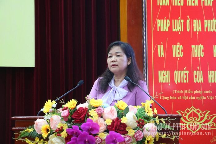Lãnh đạo Sở Nội vụ trình bày báo cáo phân tích kết quả chỉ số SIPAS, PAR INDEX của tỉnh năm 2025