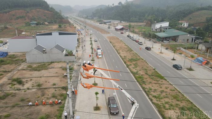 Các đơn vị quản lý vận hành sẵn sàng lực lượng thường trực để xử lý nhanh các tình huống sự cố do vật thể bay gây ra, hạn chế tối đa ảnh hưởng đến cung cấp điện.