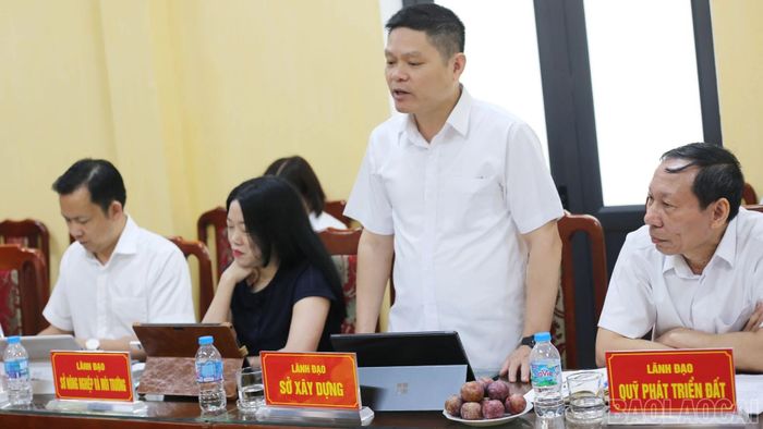 Các đại biểu phát biểu ý kiến tại buổi làm việc.