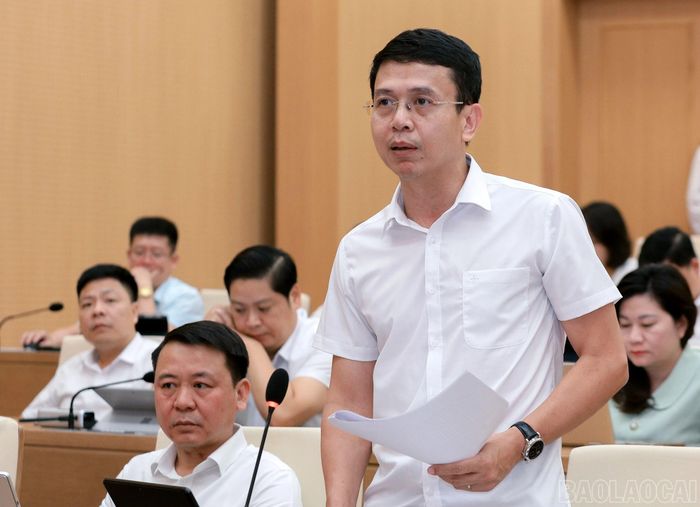 Lãnh đạo các sở, ban, ngành phát biểu tại hội nghị.
