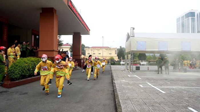 Sôi nổi phần thi thực hành.