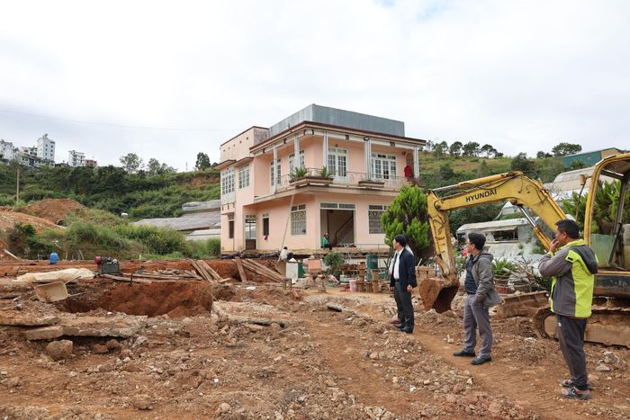 Lãnh đạo phường Cam Ly - Đà Lạt trực tiếp gặp gỡ người dân để lắng nghe, tuyên truyền, vận động giải phóng mặt bằng thực hiện Dự án đường vành đai Đà Lạt
