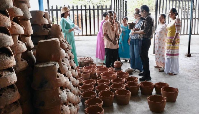 Đoàn công tác của Cục Di sản văn hóa tham quan làng gốm Chăm