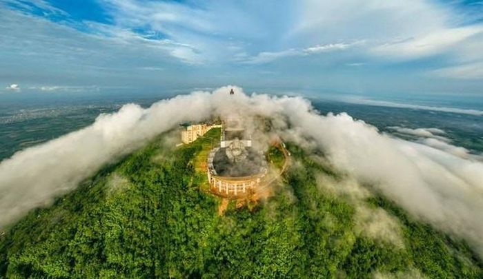 Núi Bà Đen. Ảnh: Báo Người Lao Động