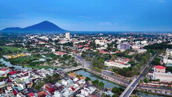 Tân Ninh hiện đã là đô thị loại II. Ảnh: Quang Lập