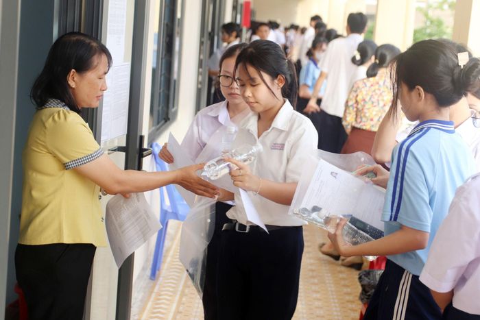 Điểm thi Trường THPT Phan Chu Trinh - Phan Thiết có 663 thí sinh dự thi